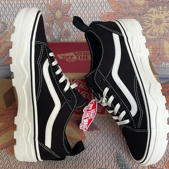 Vans Men’s Sentry Old Skool (Canvas) Black/MarshmallowVN0A5KR3VQESneakers